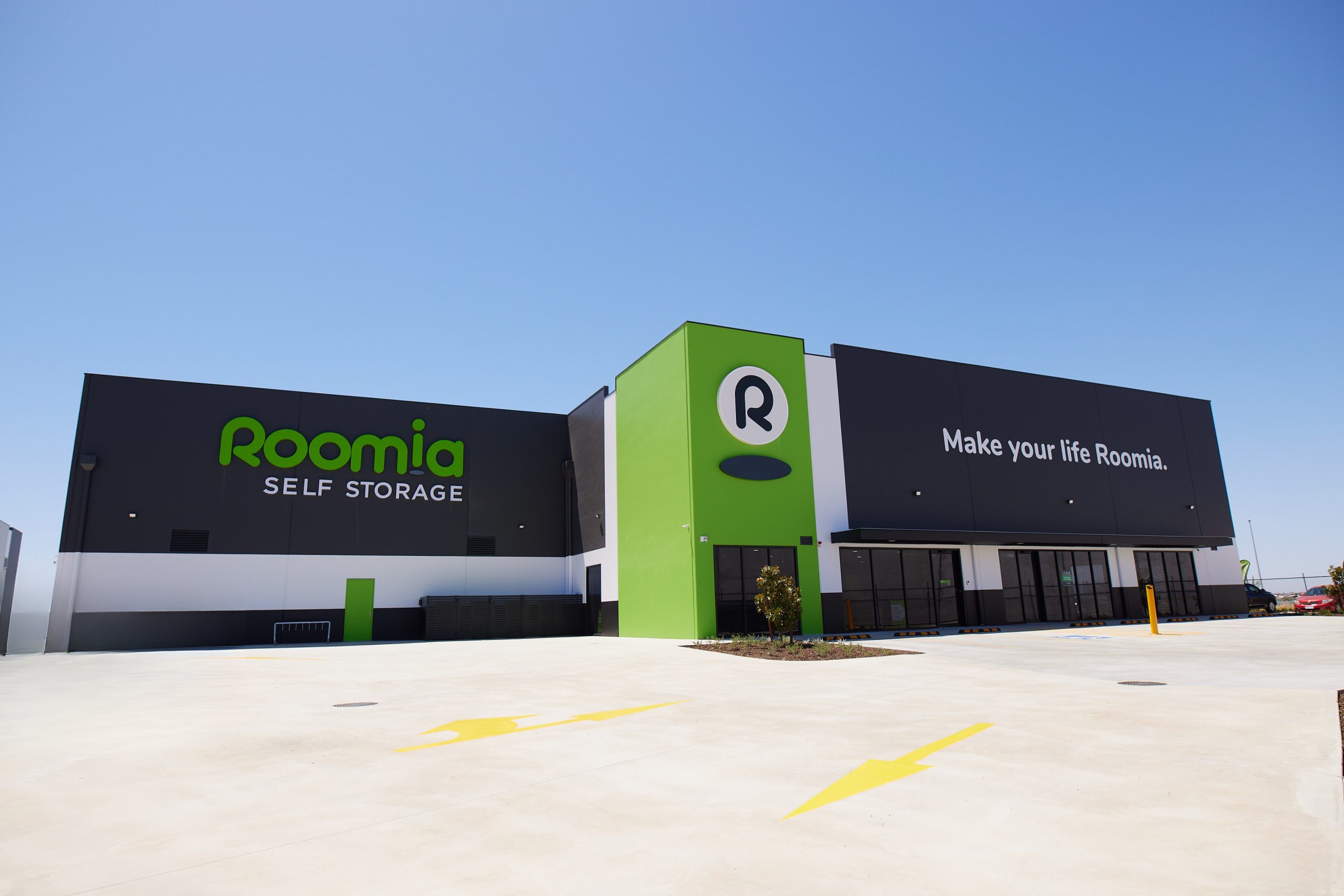Roomia Butler entrance with ample parking